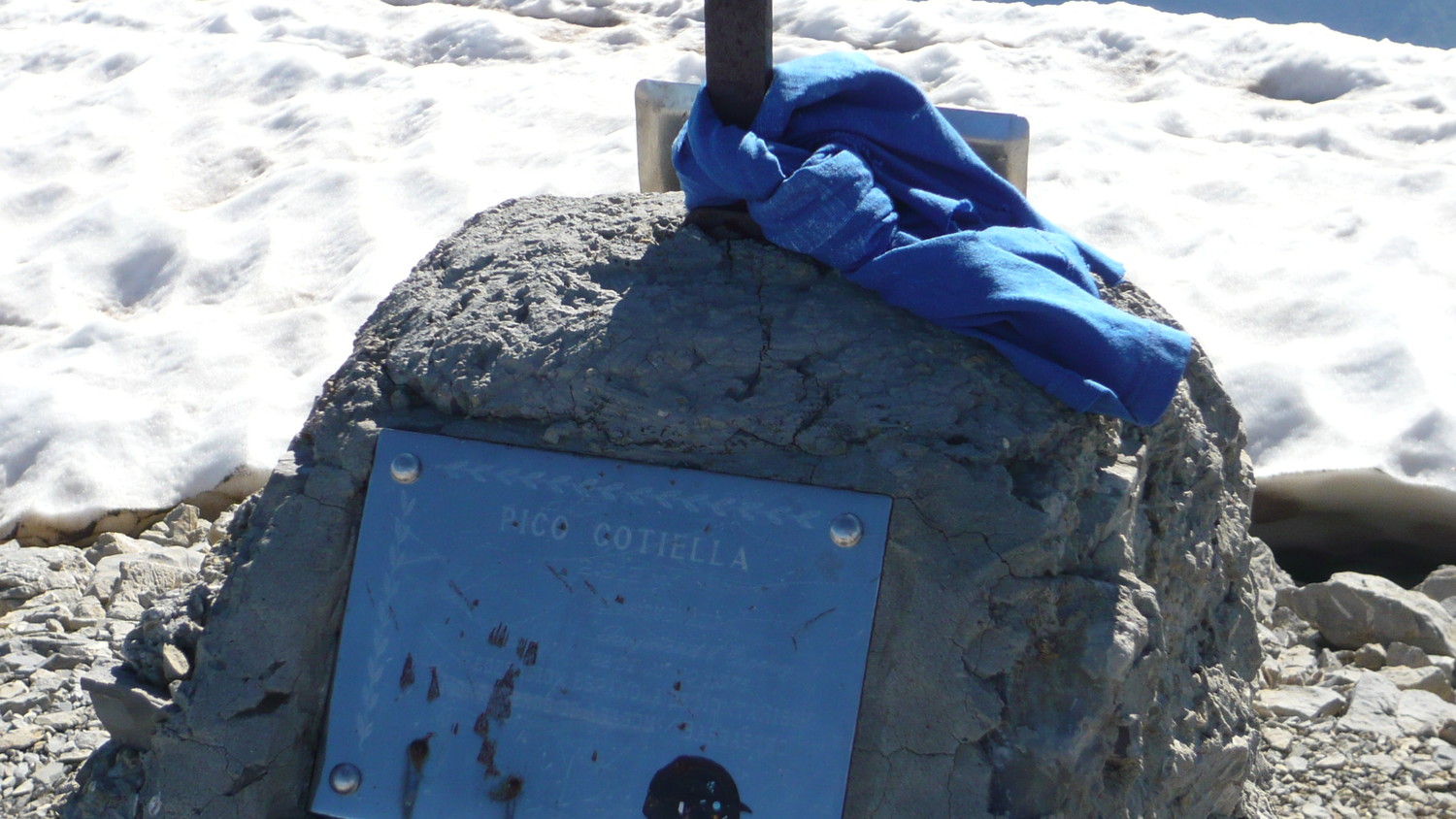 Plaque au sommet
