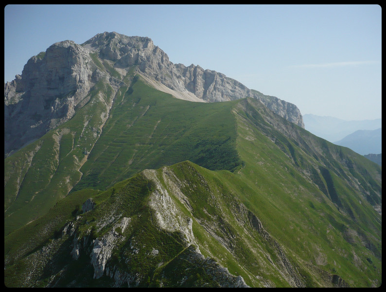 Depuis l'attaque, la ligne de crête en direction de la Tournette