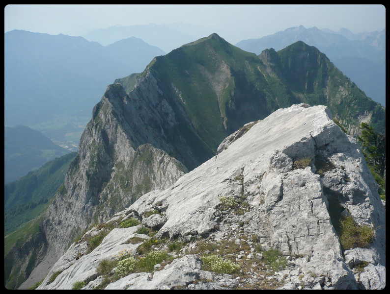 Depuis la Pointe de la Beccaz, la suite de l'arête en direction du Crêt des Mouches