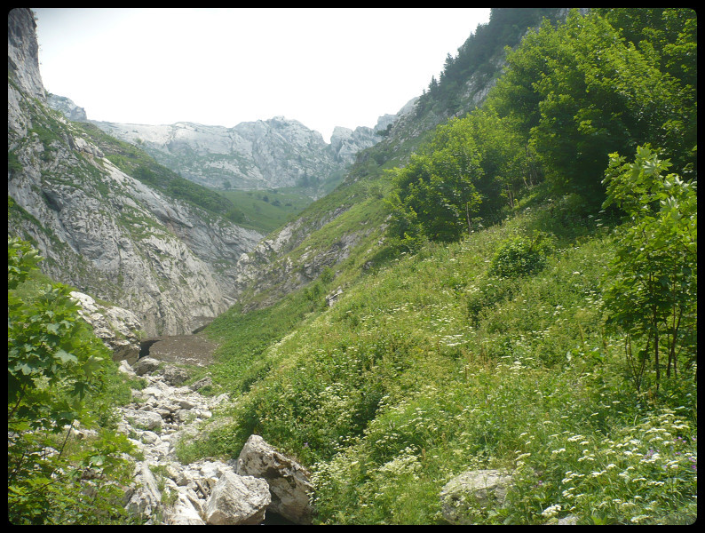 ...il faut prendre un sentier rive gauche