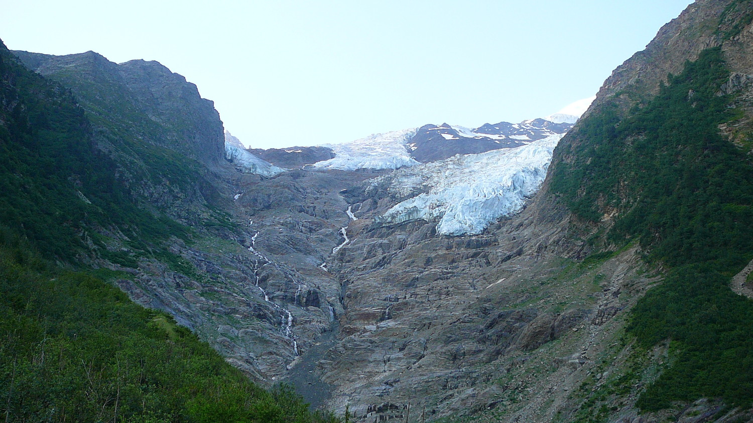 Le bas du glaciers de Taconnaz depuis la moraine