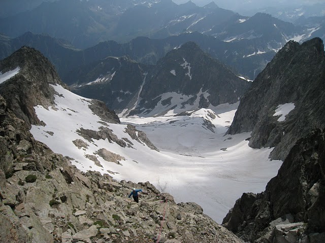 Vue depuis la cheminée avec en arrière fond le glacier