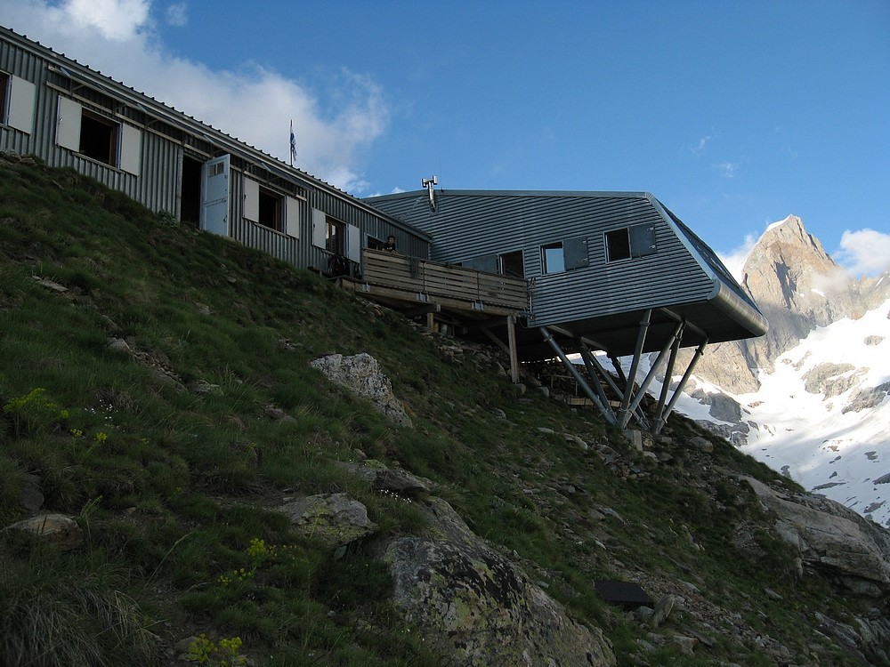 Refuge de la Selle, avec la tête N du Replat en fond