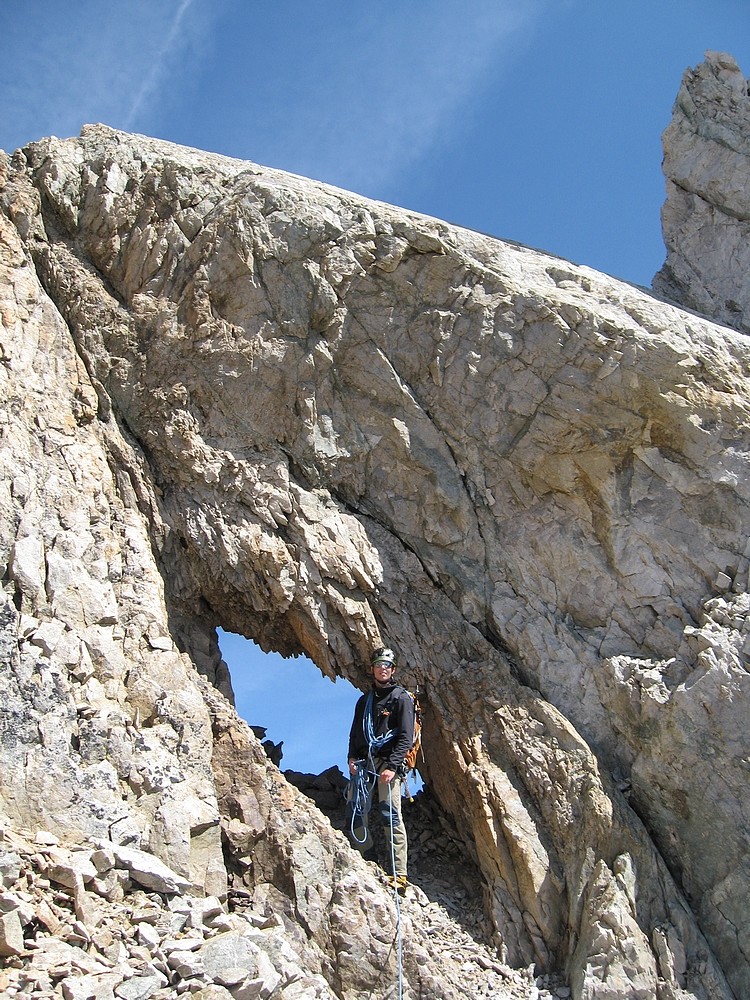 Râteau - traversée par les vires S : Une petite fenêtre dans les arêtes