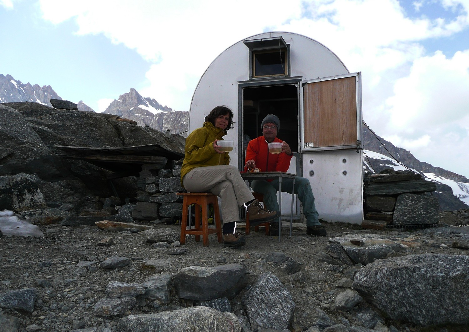 Bivacco Grappein (PN du Grand Paradis)...l'heure du thé...