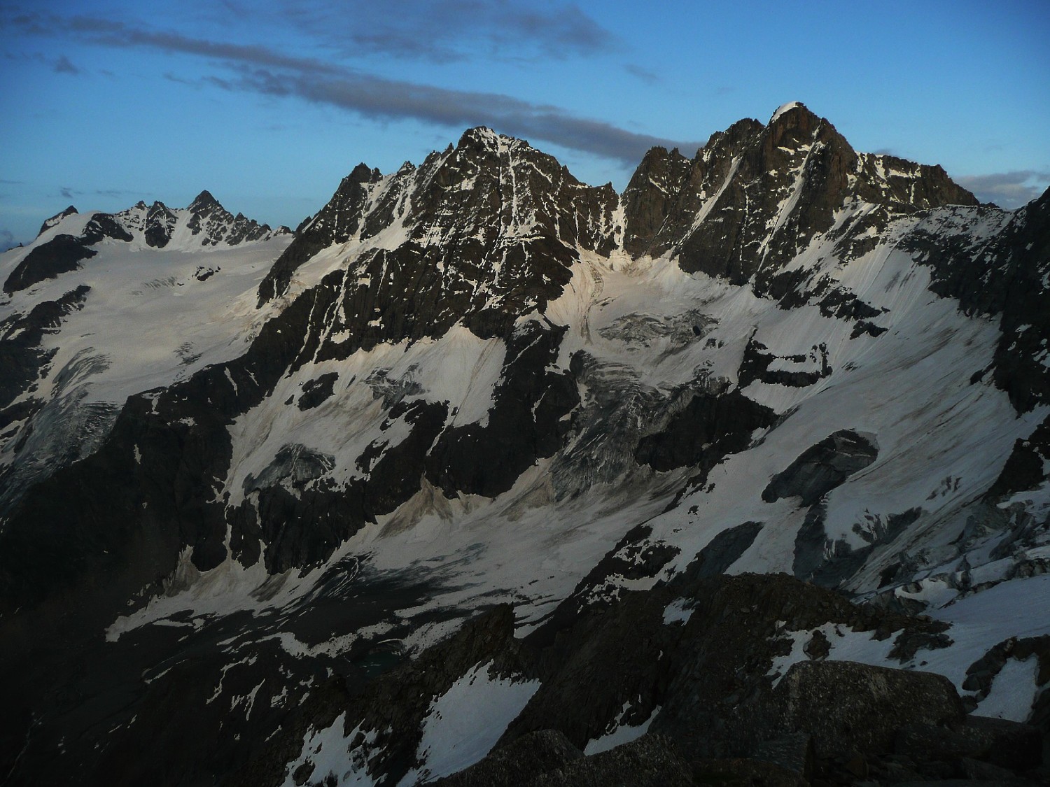 Crépuscule sur la Roccia Viva et la Becca di Gay (3600m)