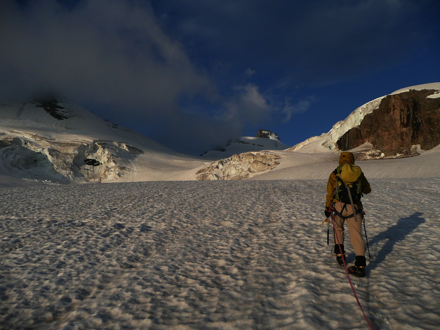 Montée vers le Punta di Ceresole (3777m), au fond à droite