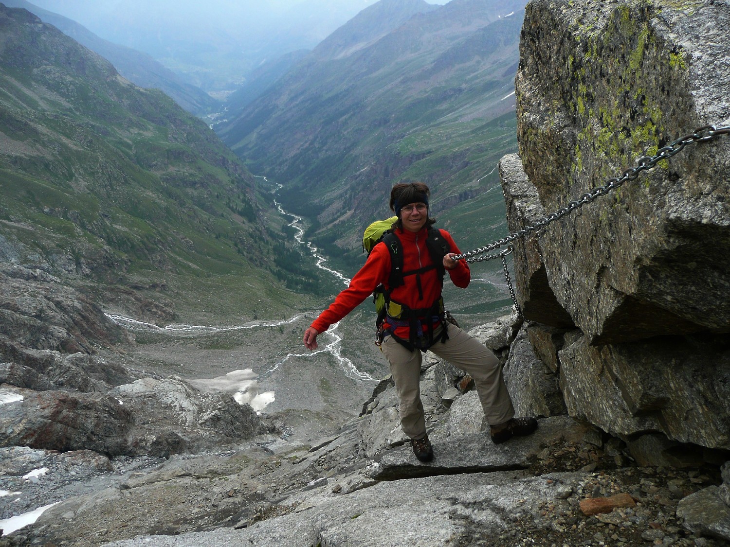 Descente du Bivacco Carlo Pol (PN du Grand Paradis)...tapie tout au bout de la vallée, Cogne est encore bien loin !