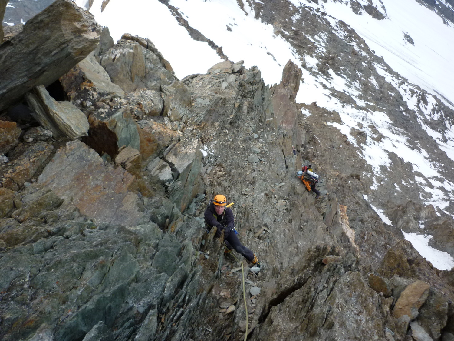 L'escalade du ressaut rocheux avant le sommet