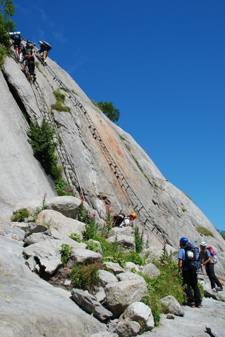 Echelles permettant de rejoindre la Mer de Glace depuis le Montenvers