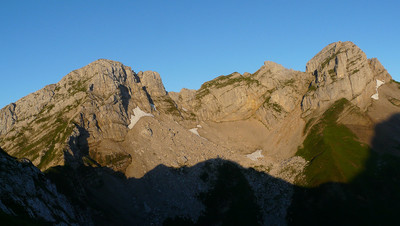 La combe Sauvage à gauche la pointe de Dzérat à droite la pointe du Midi La combe Sauvage à gauche la pointe de Dzérat à droite la pointe du Midi