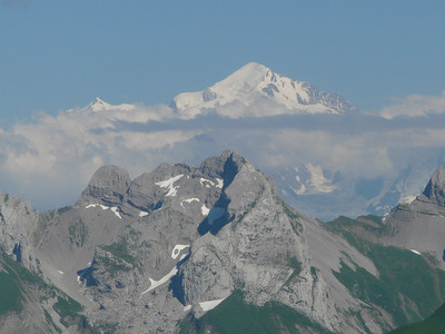 Le Mont Blanc derrière Bellacha et les pointes Longues Le Mont Blanc derrière Bellacha et les pointes Longues