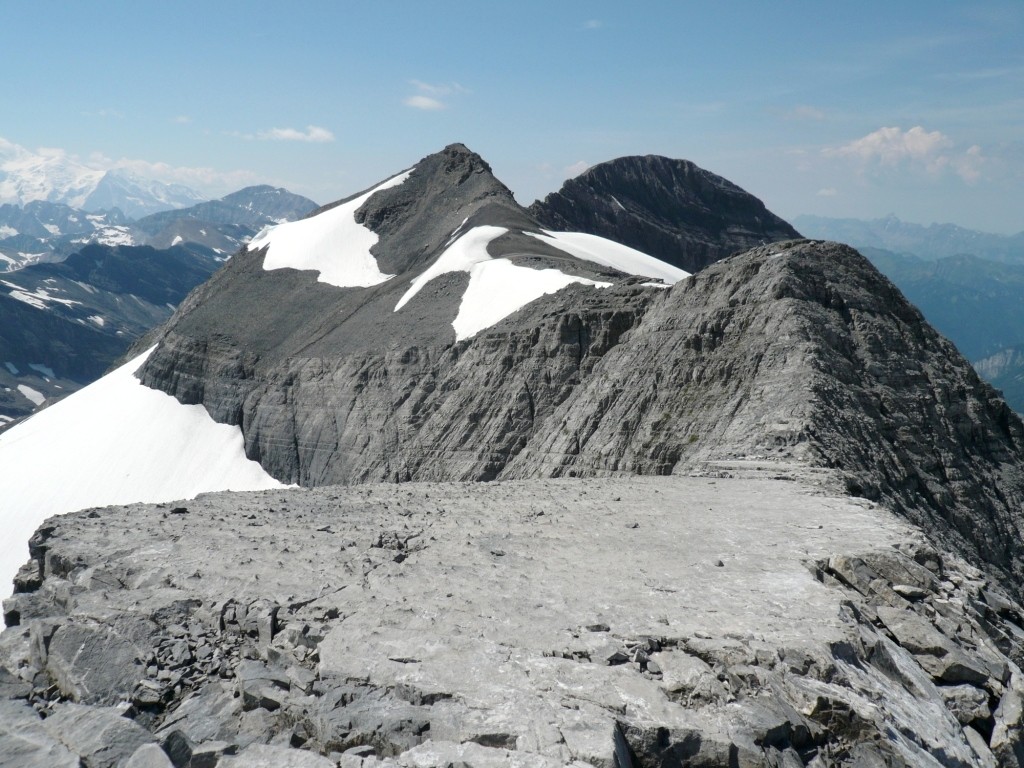 Vue de la tête des Rosses sur la Tour des Rosses, la pointe des Rosses et le Tenneverge (d'avant en arrière)