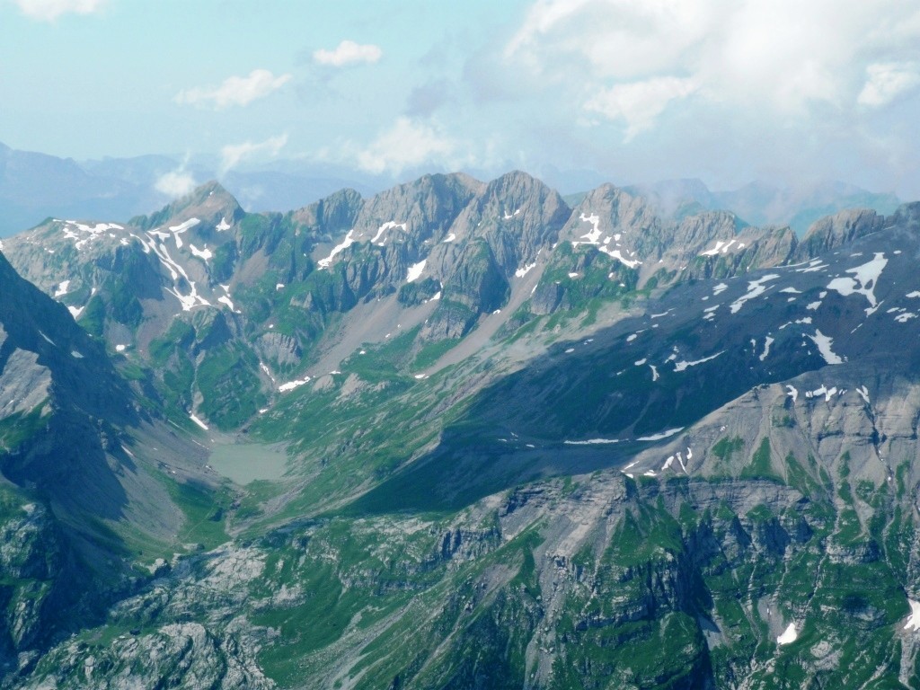 Les Dents Blanches et le lac de la Vogealle