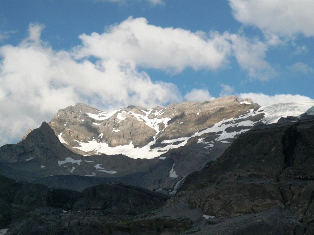 Enneigement encore continu dans le couloir W du Dôme de la Tour Sallière, pour ceux que ça intéresserait...