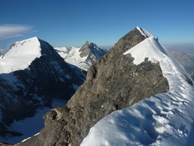 Eiger, Monch et Jungfrau à l'approche du sommet de l'Eiger Eiger, Monch et Jungfrau à l'approche du sommet de l'Eiger