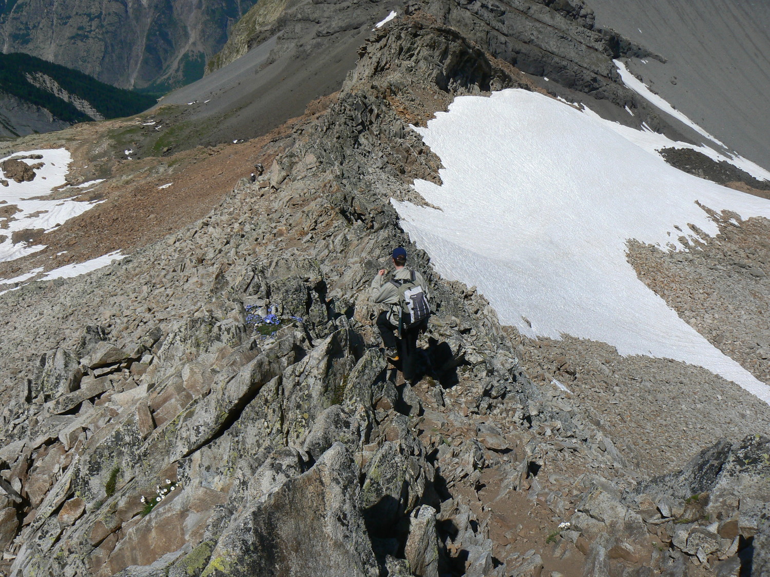 Descente sur l'arête NW (Rochail)