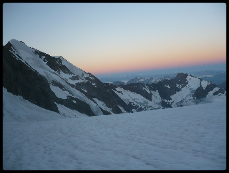 Lever de jour sur la même montagne depuis l'attaque du col des Dômes