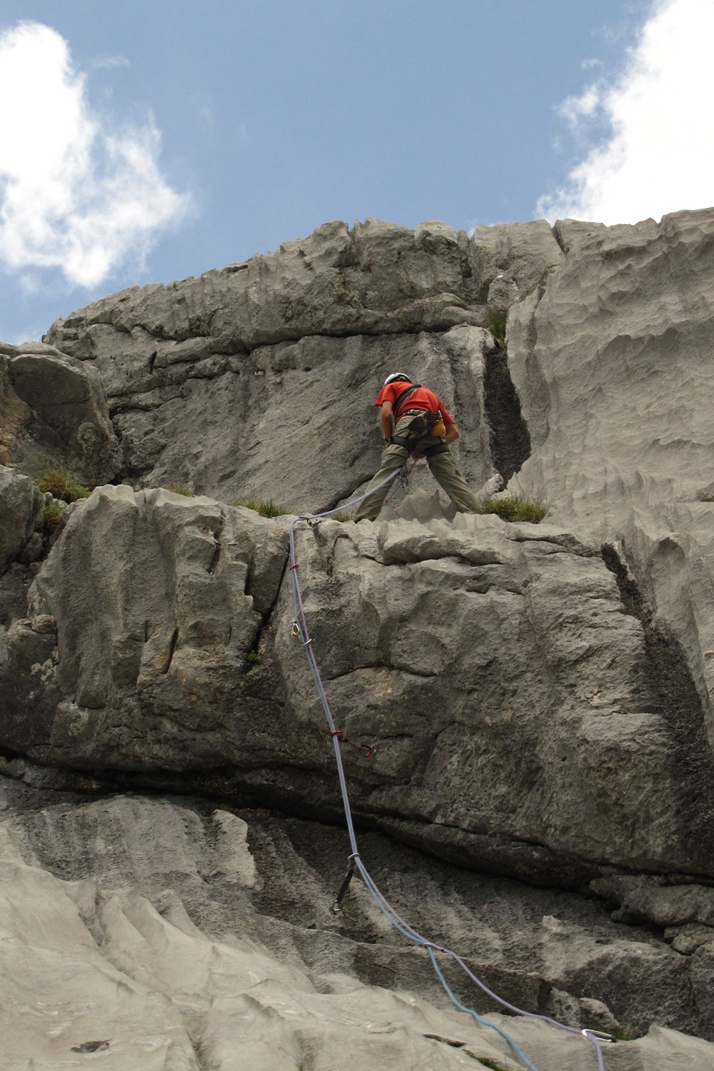 Ressaut en 5b puis passage en 4 (coulée noire)