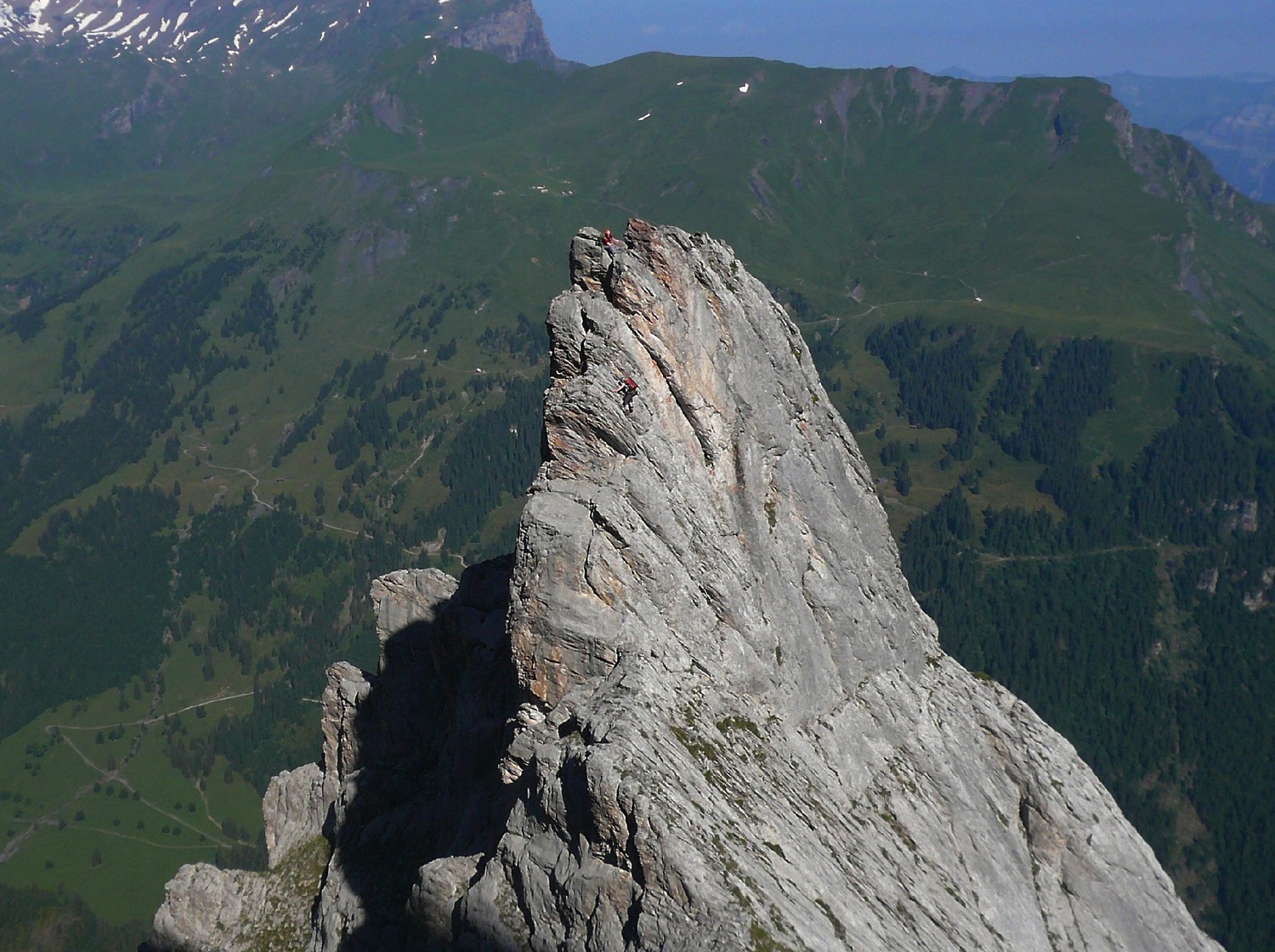 Klein Simelistock : descente aérienne en rappel dans la brèche