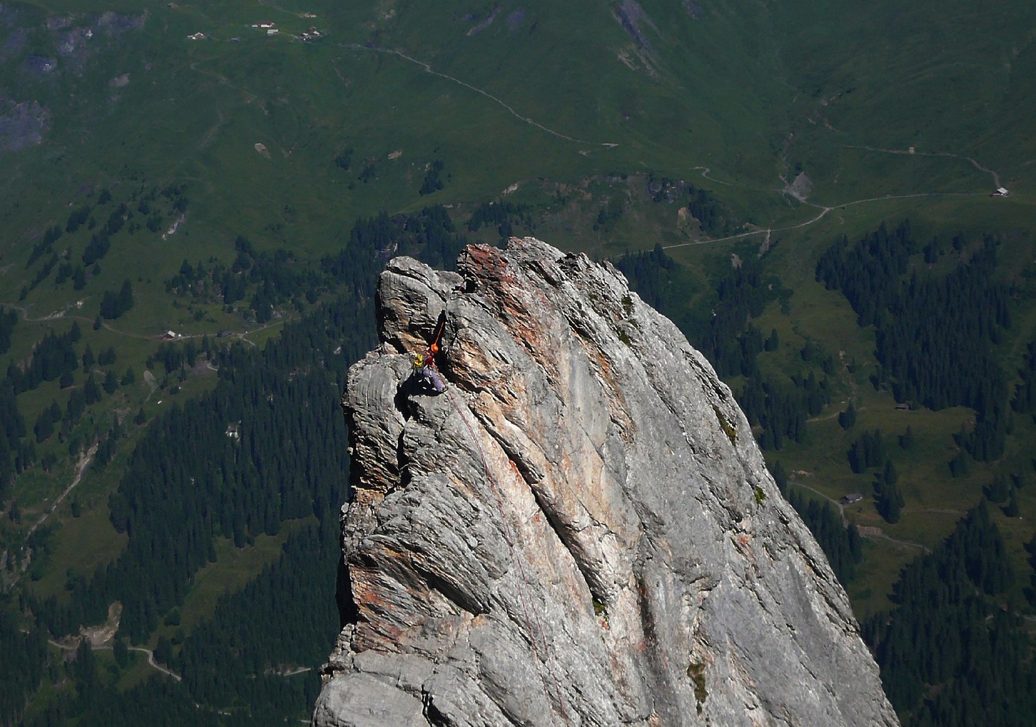 Klein Simelistock : descente aérienne en rappel dans la brèche