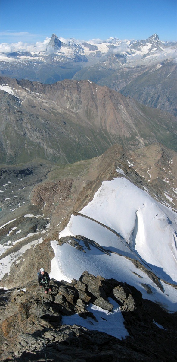Vue sur la Rotgrat depuis le bastion sommital