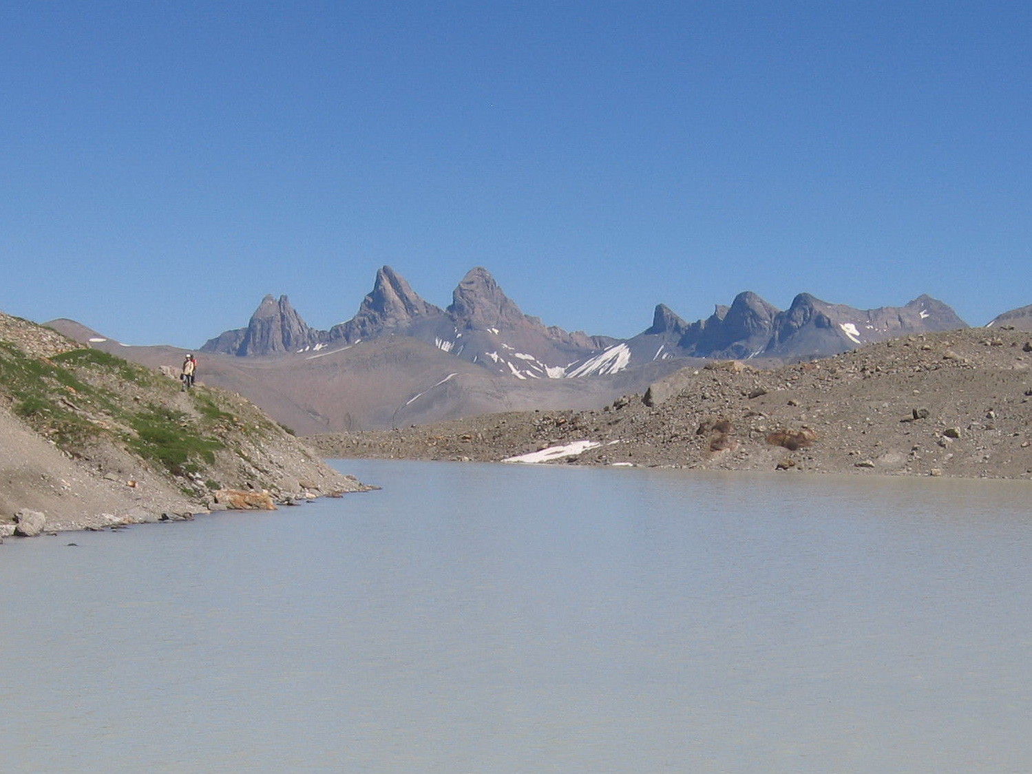 le lac des Quirlies et les Arves