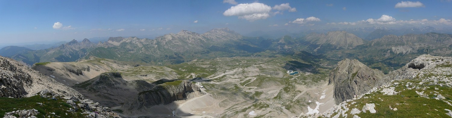L'intérieur du Dévoluy vu du Plateau de Bure