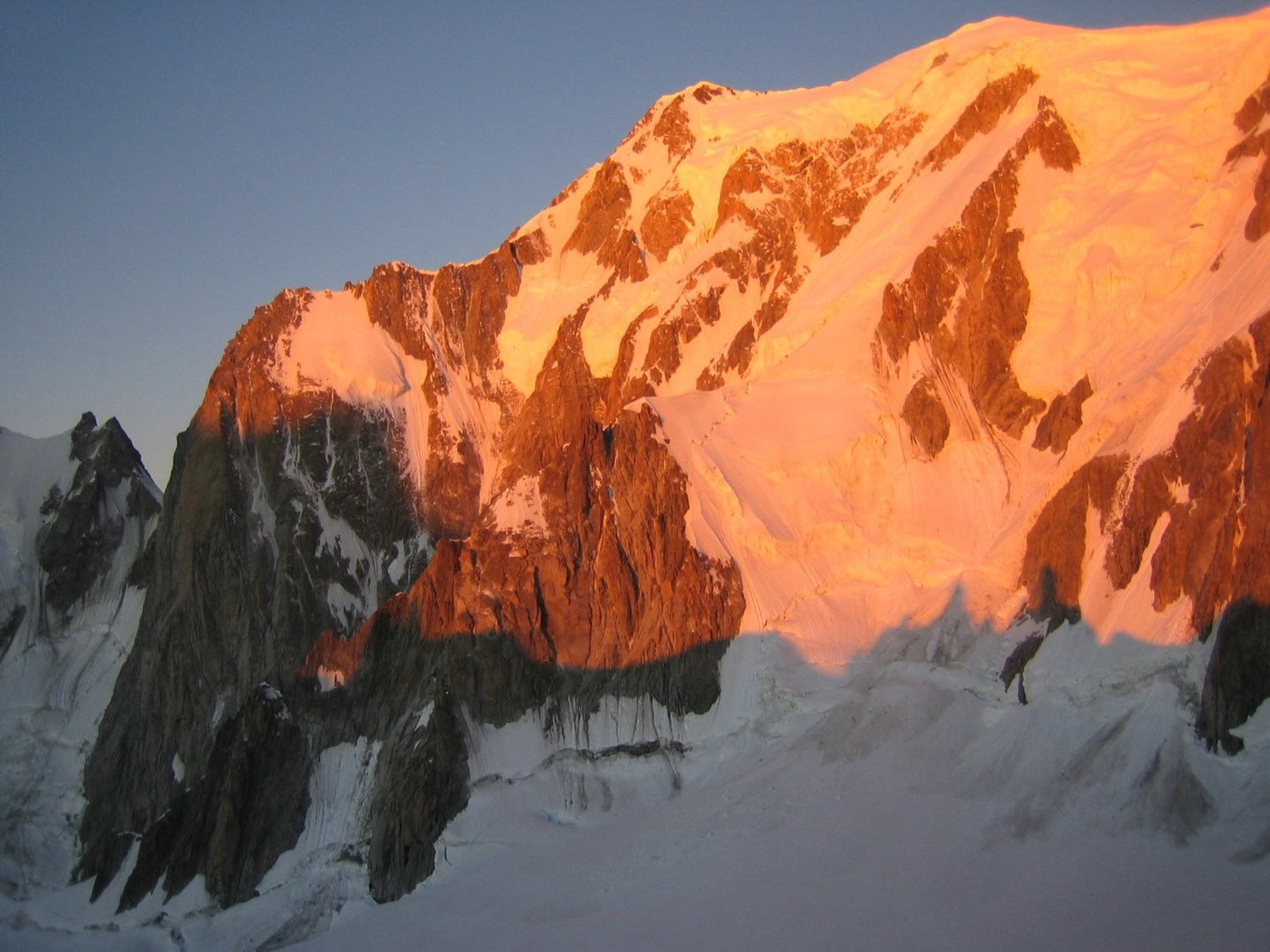levé de soleil sur la Brenva