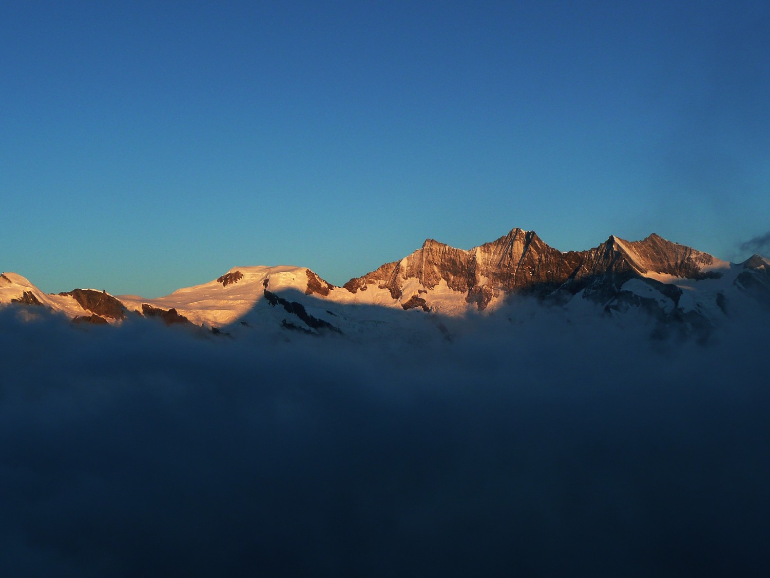 Täschhorn et Dom vus de l'arête S du Portjengrat