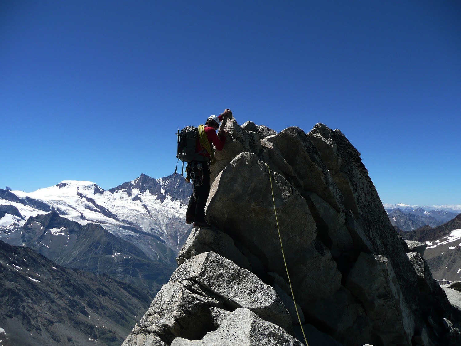 Gendarme trifide à la descente de l'arête N du Portjengrat