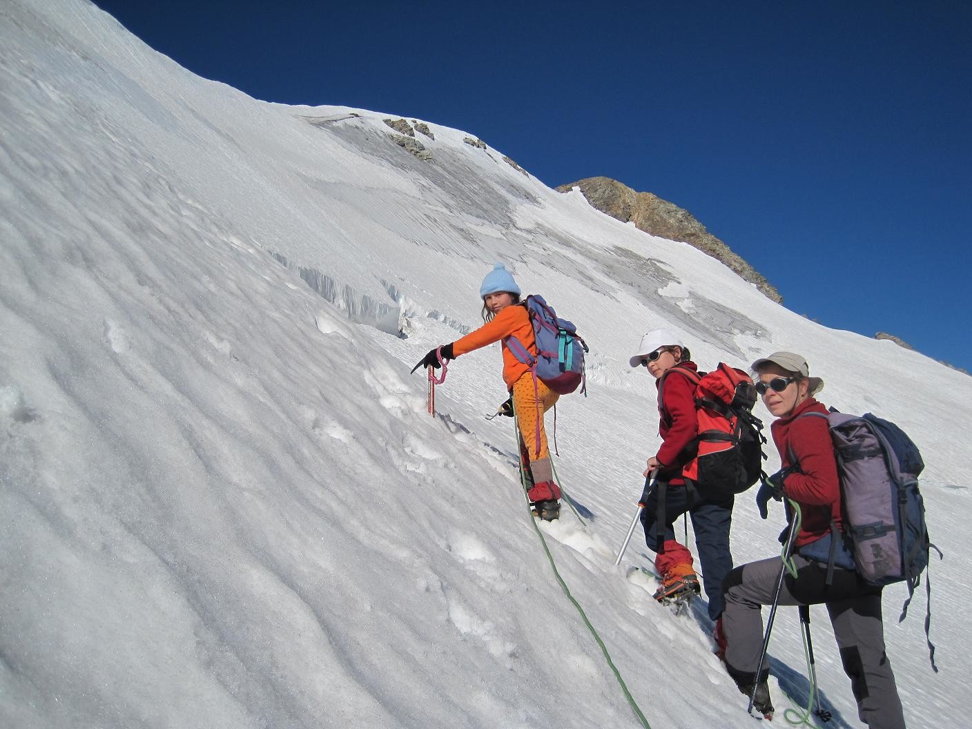 sous l'arête E