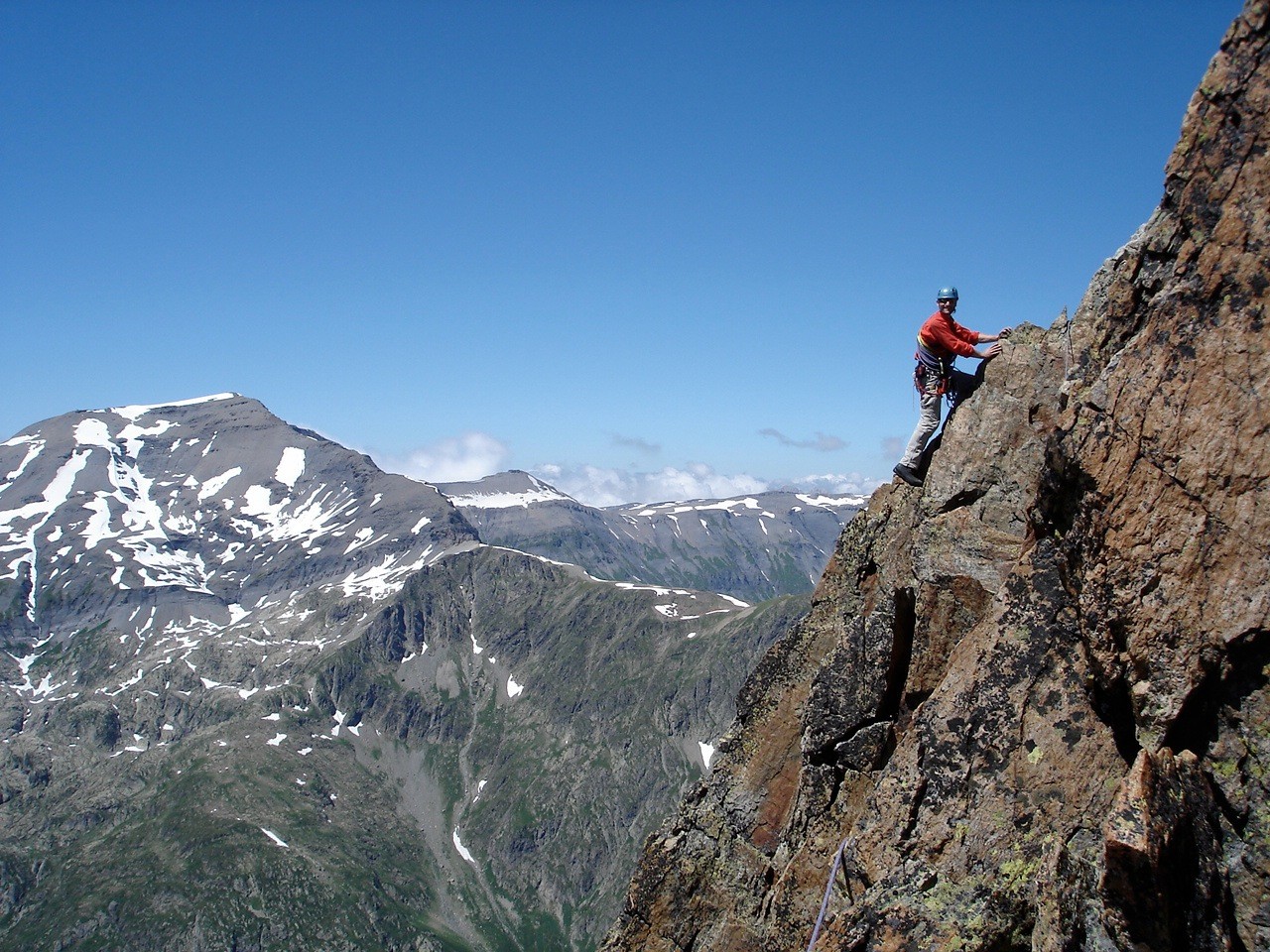 Sous le sommet de l'Aiguille. Le Buet à gauche