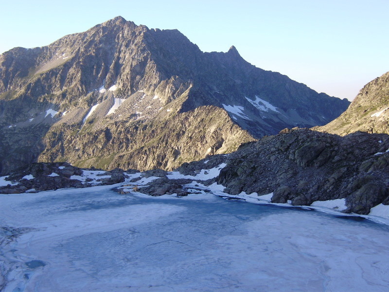 Lac Tourrat - Massif du Néouvielle derrière