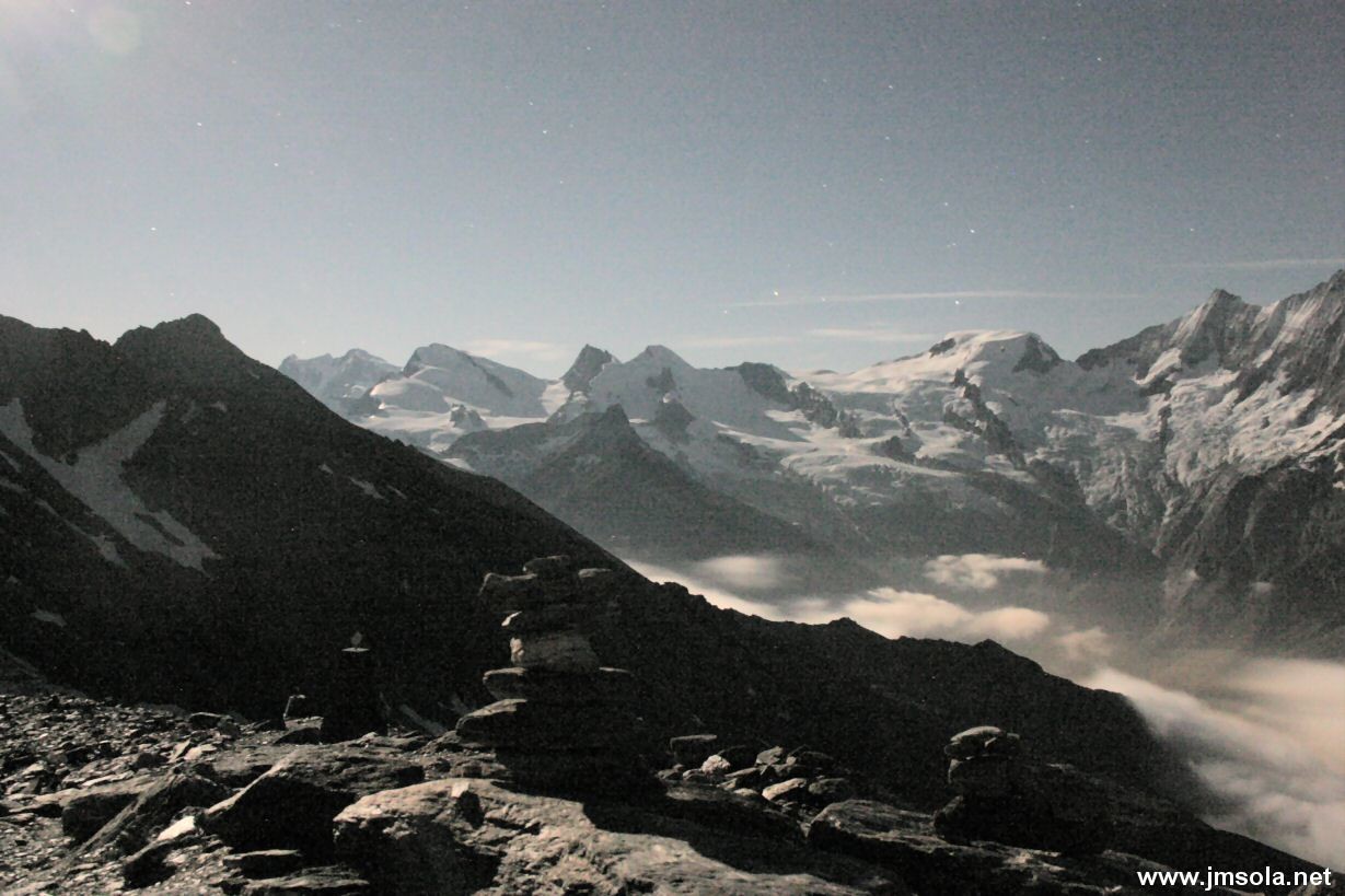 Le massif du Monte Rose au claire de lune