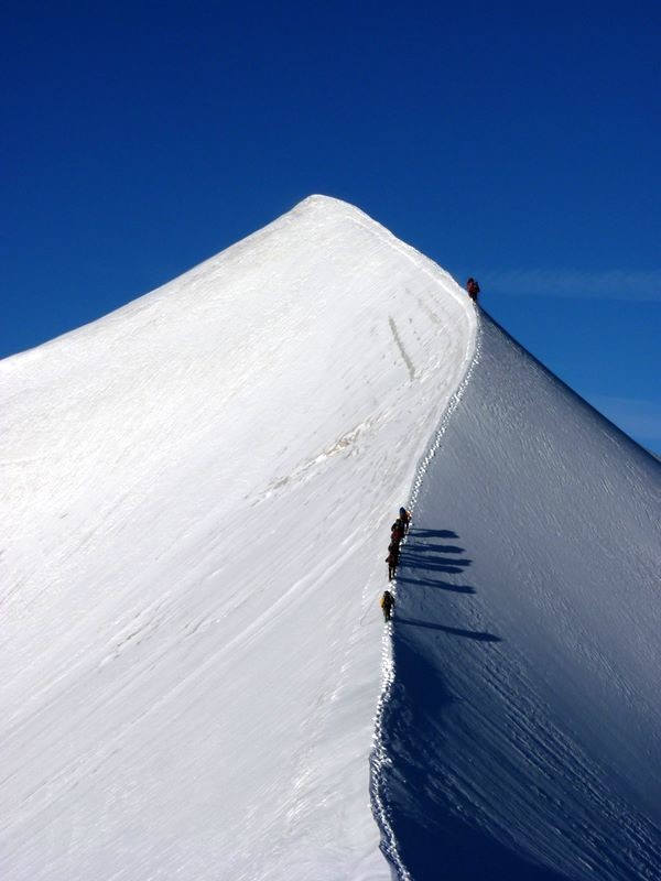 La première arrête neigeuse de la traversée des Dômes de Miage