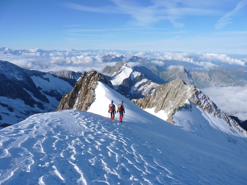 Suite et fin de l'itinéraire avec l'Aiguille de la Bérangère, à droite
