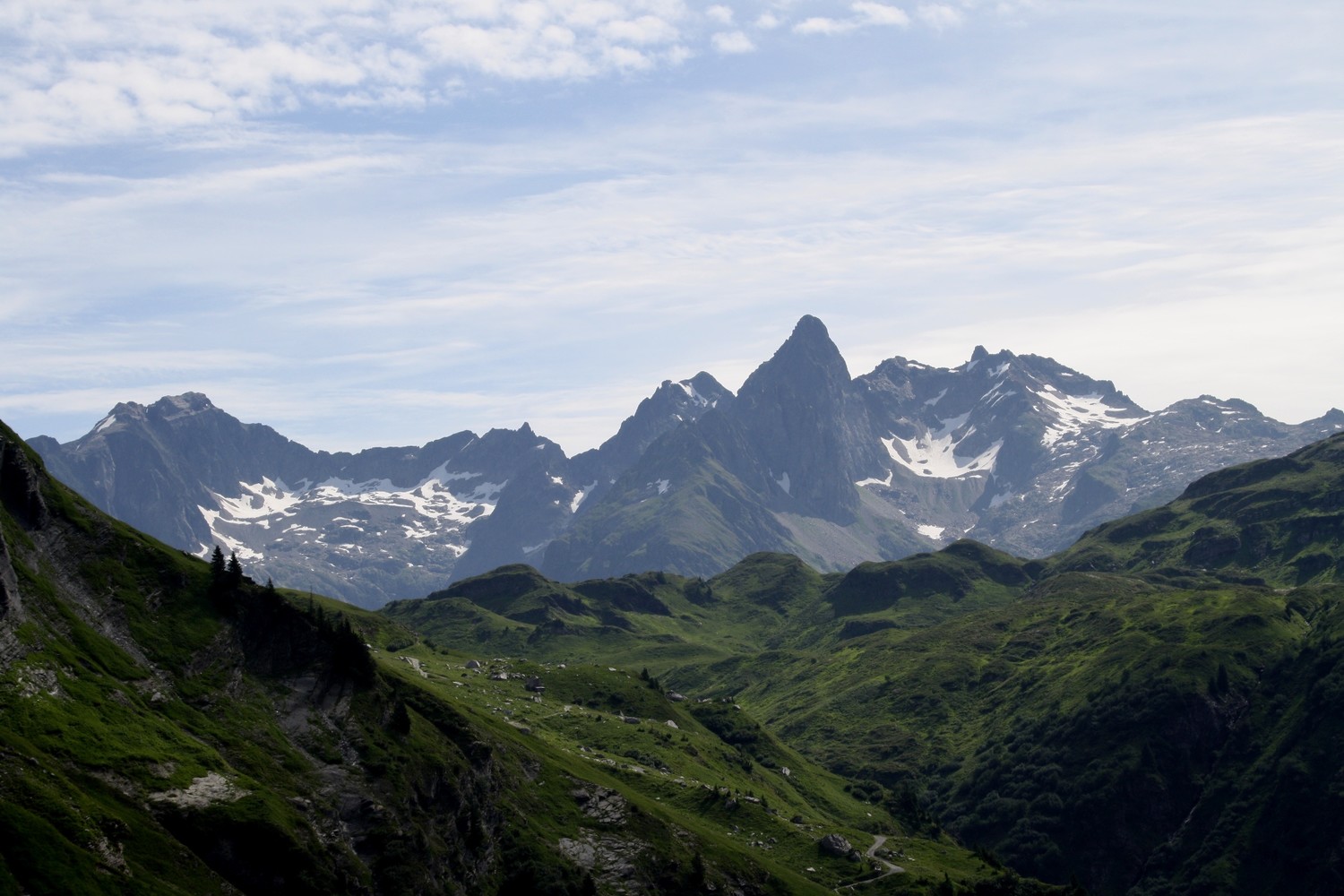 Vers les Aiguilles Rouges, l'aiguille du Belvédère et le Pouce notamment.