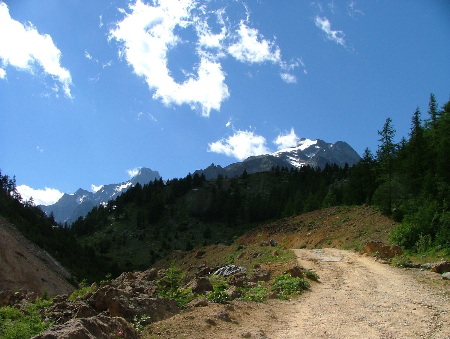 Tré la Tête, les objectifs ... du jour, à la limite de la neige (bivouac du Pt Mt Blanc), et du lendemain
