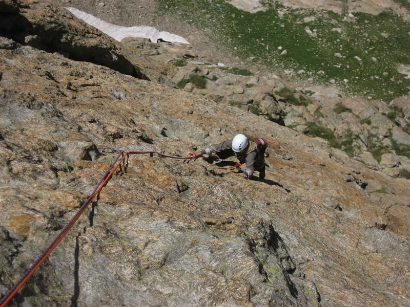 Directissime à la III - Dalle au milieu (L5).