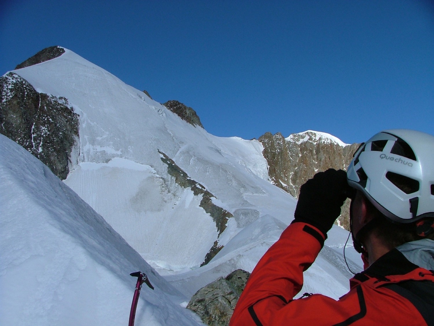Tré la Tête, aiguilles E à N, Florent étudie la suite