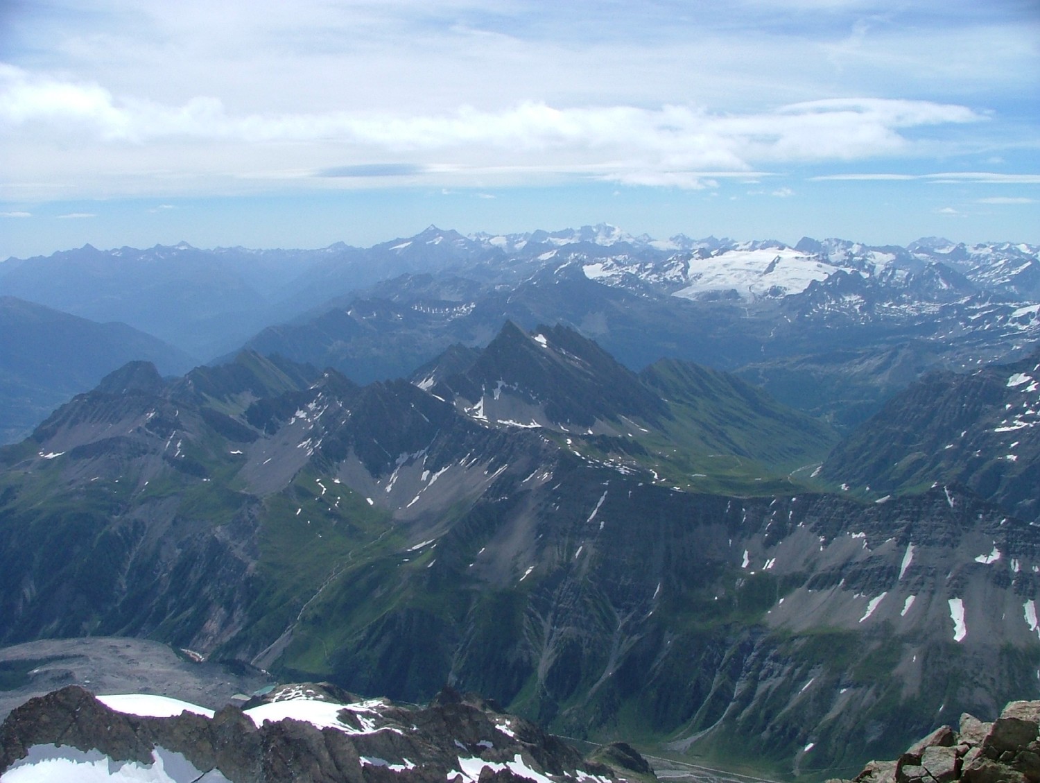 Tré la Tête ; depuis l'aiguille E, vue vers le SE, au centre le Berrio Blanc -magnifique belvédère- accessible à skis
