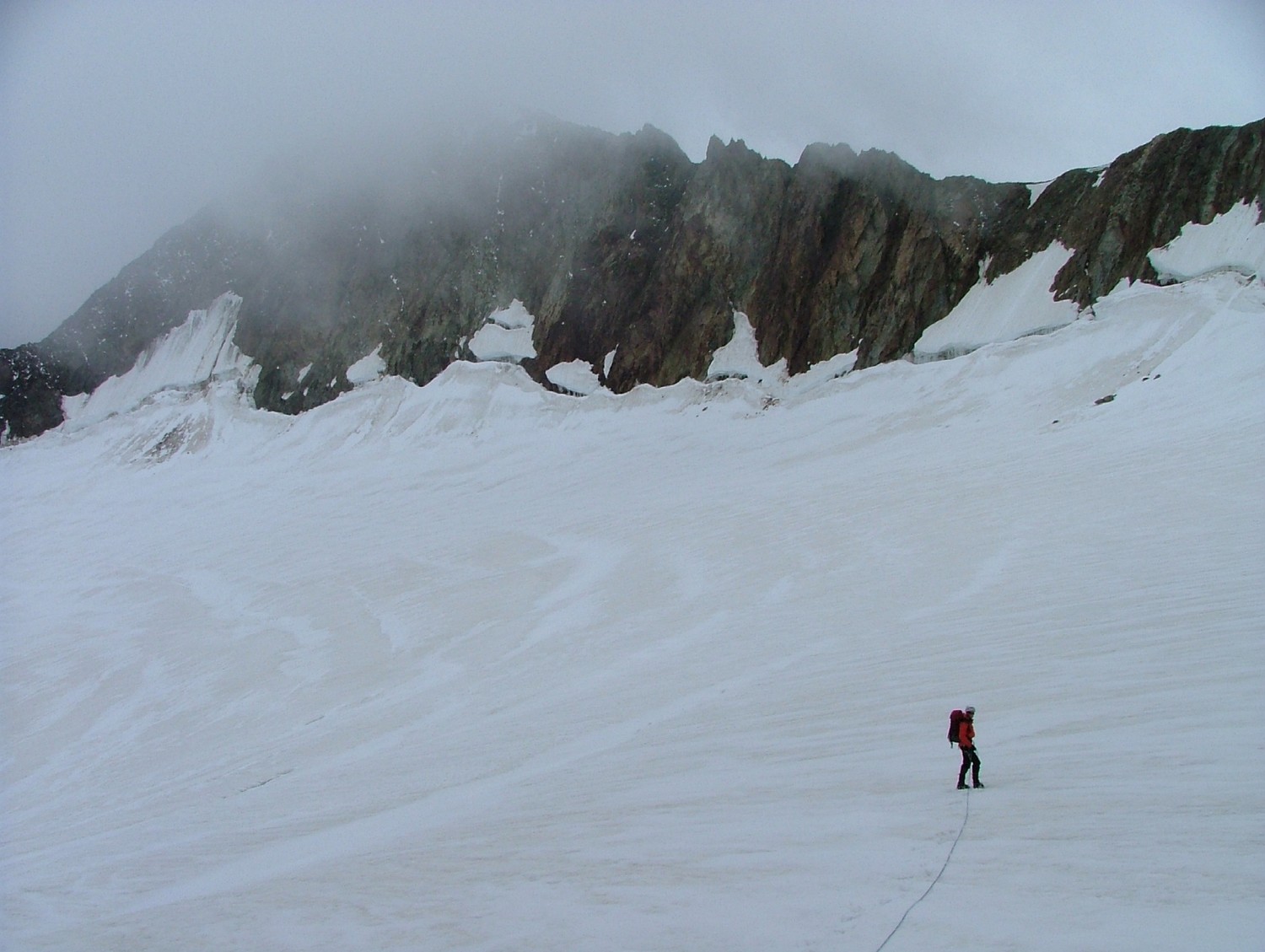 Tré la Tête, glacier de la Lex Blanche, plateau sup. ; dans le brouillard, aiguille de la Lex Blanche