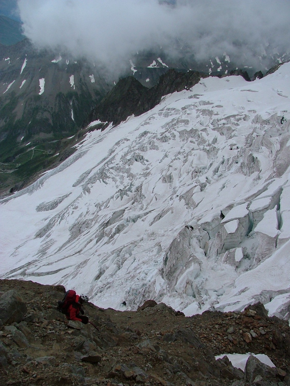 Tré la Tête, glacier Lex Blanche, passage niveau sup à inf, au milieu col d'Estelette et son bivouac !!!