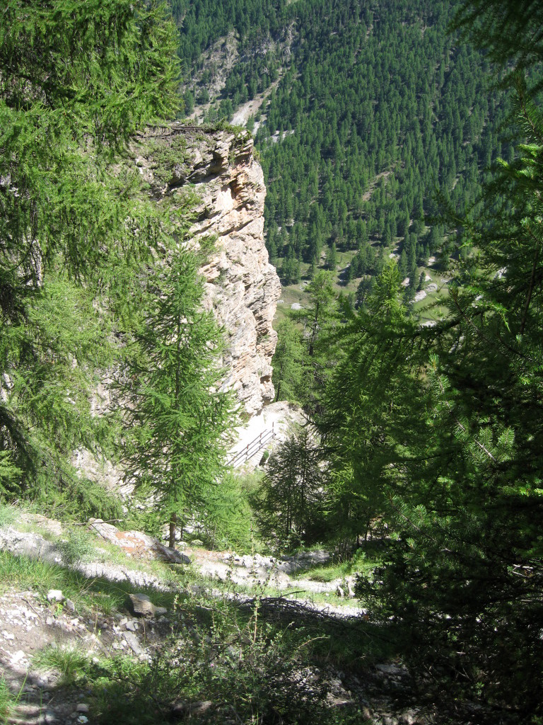 Dans les raides lacets au début de la montée