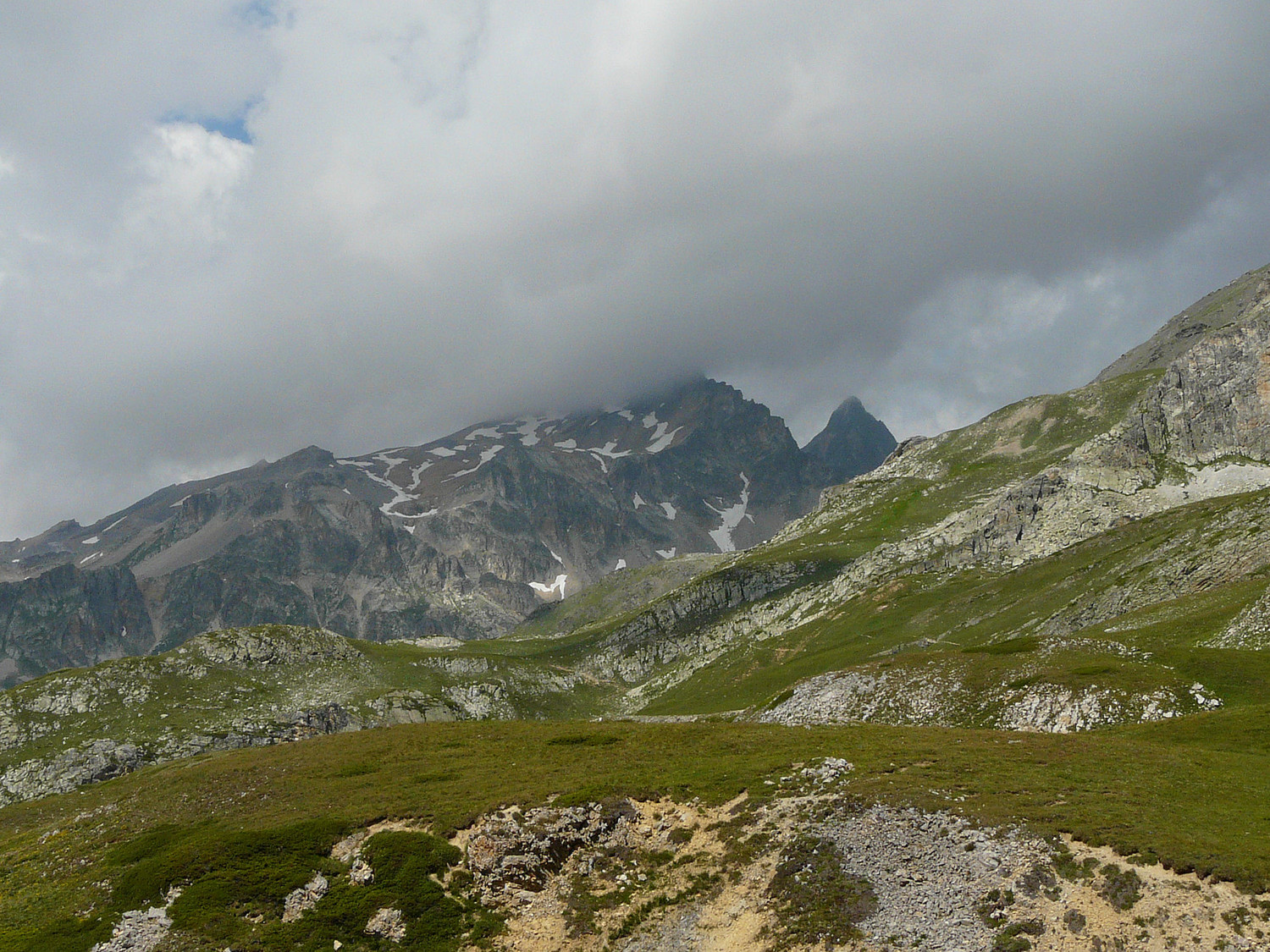 Le Thabor dans les nuages.