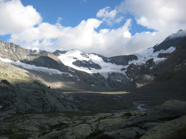 Vue depuis le refuge, Petite Ciam. au centre, Grande Ciam. à gauche, Albaron (en partie) à droite