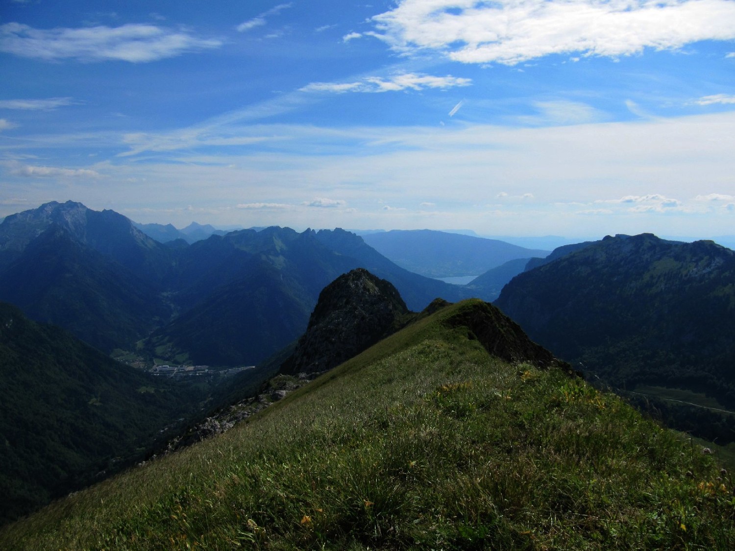 Sapeyrlipopette:Traversée sur les arêtes en direction des chalets de L'Ovine