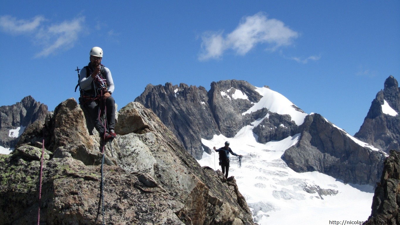 Arête sommitale de l'Aiguille Centrale du Soreiller