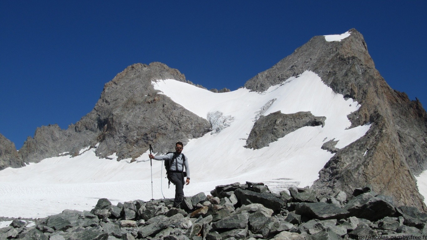 Les Têtes du Replat depuis la fin du glacier sur le chemin de la Selle